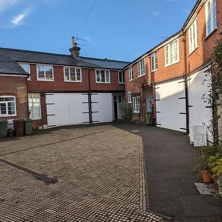 Lovely Stable mews in hidden location Lägenhet Royal Tunbridge Wells Exteriör bild